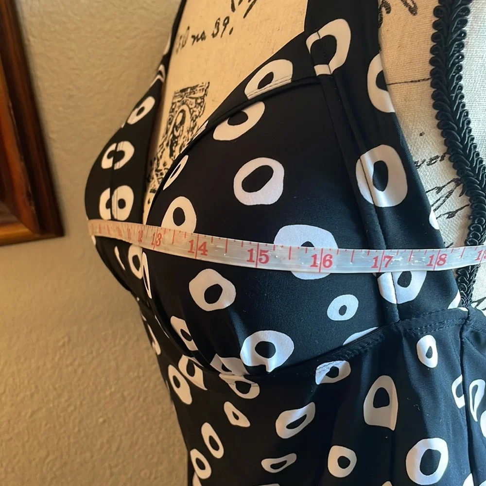 NWT-Island Waves tanki. Tie back top & skirt bottoms. Black & white. SZ 12 - Picture 11 of 14